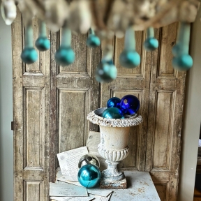 Turquoise blauwe heksenbal