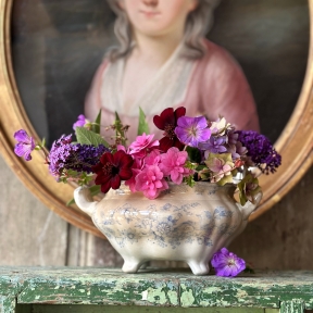 Rare mini tureen 